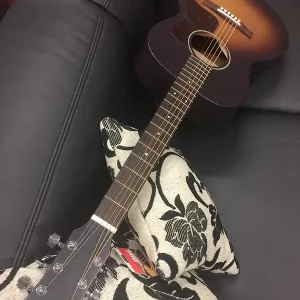 Kracherpreis SIGMA GUITARS LM-SGE Slope Shoulder Elektro-Akustik-Gitarre